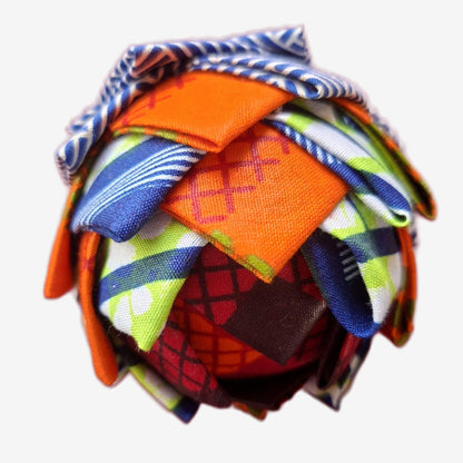 Bola de Natal Artesanal Efeito Pinha - Tons Laranja, Azul e Verde