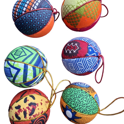 Bolas de Natal em Pano Africano