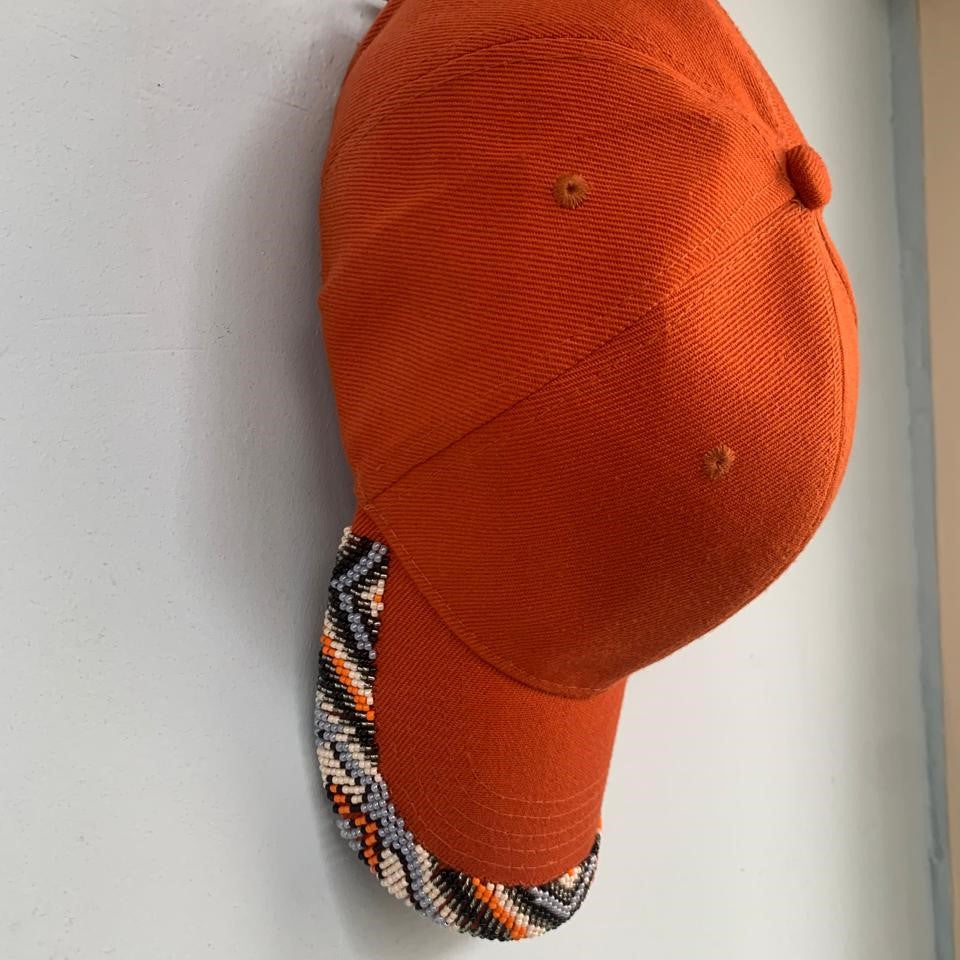 Boné com Aba Bordada com Missangas