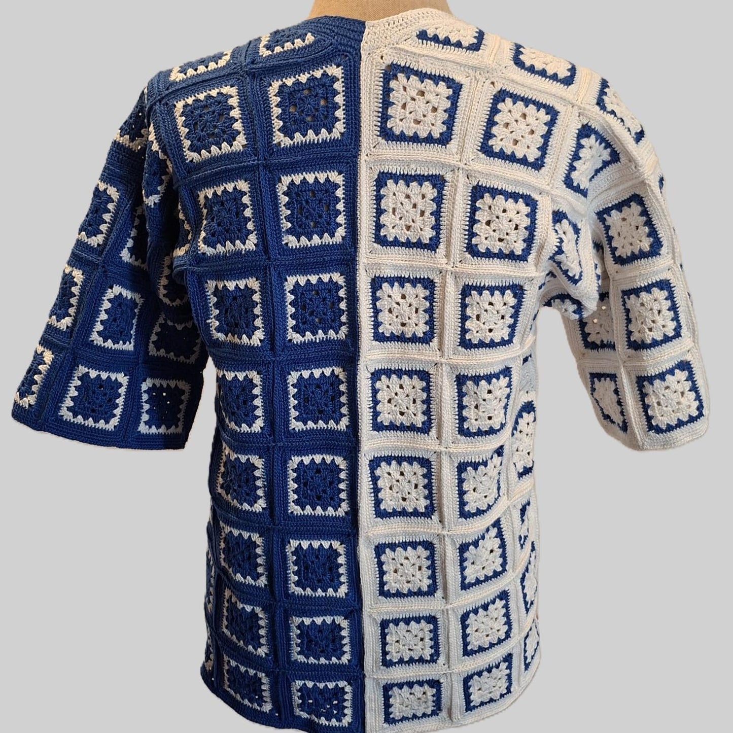 Camisa de Crochê de Quadrados Bicolores