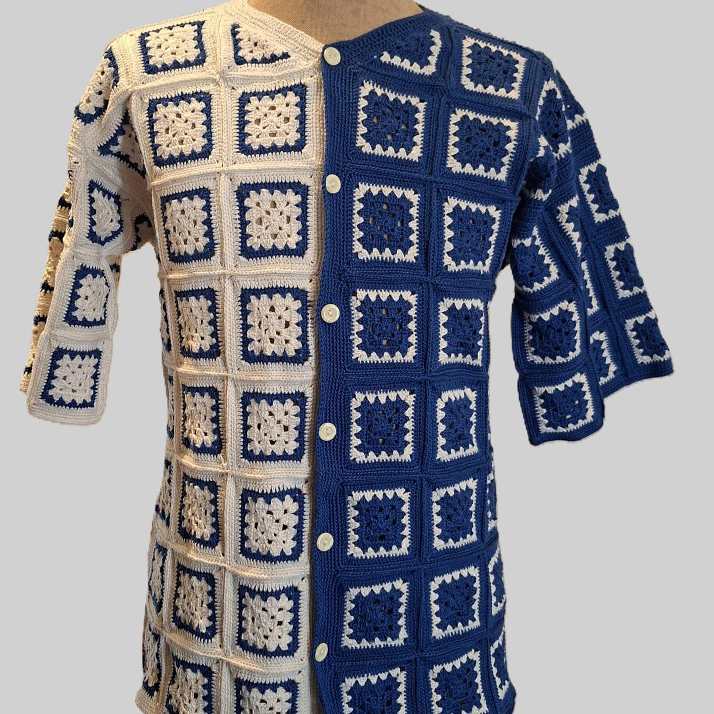 Camisa de Crochê de Quadrados Bicolores