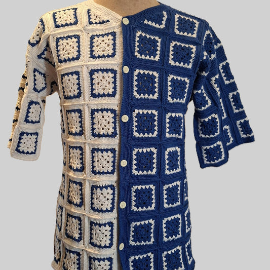 Camisa de Crochê de Quadrados Bicolores