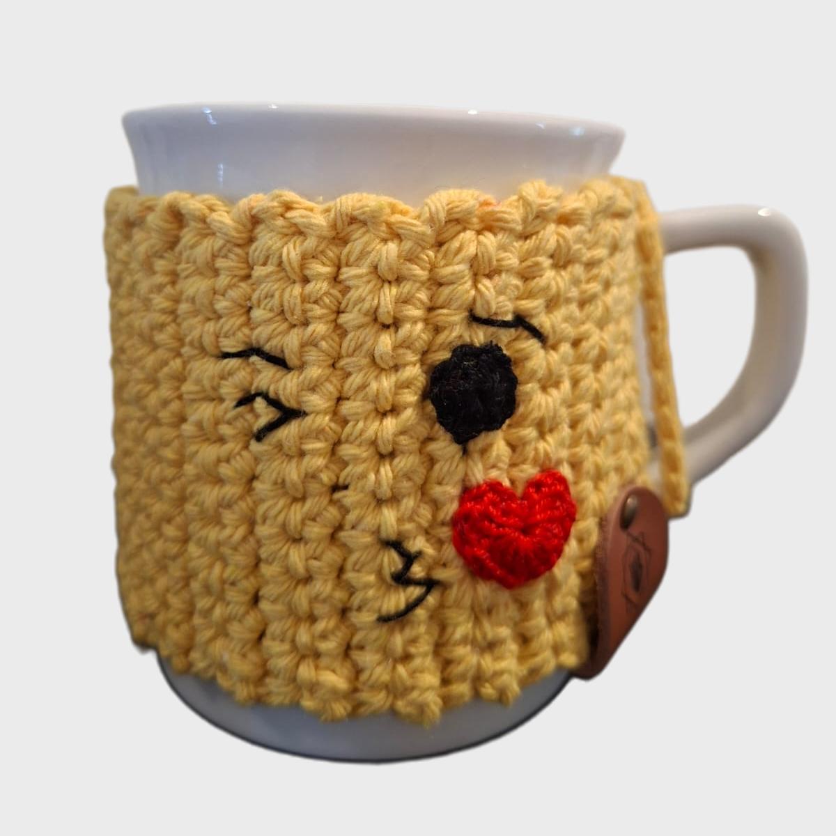 Caneca com proteção e base em Crochê.