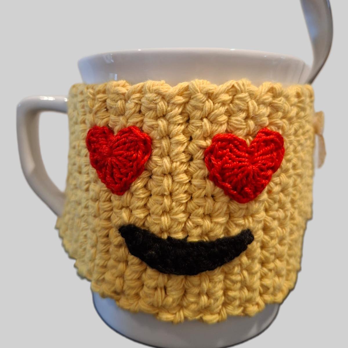 Caneca com proteção e base em Crochê.