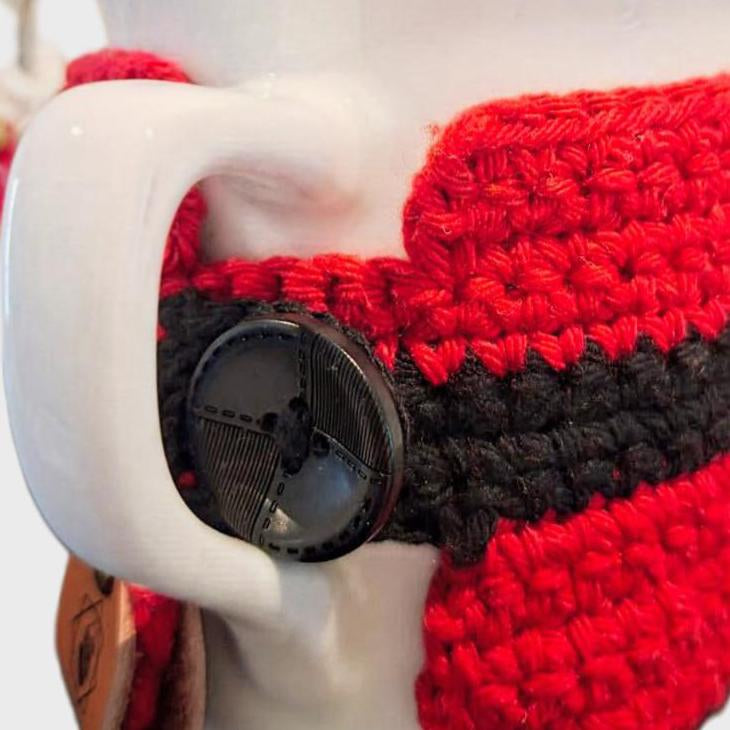 Caneca com proteção e base em Crochê.