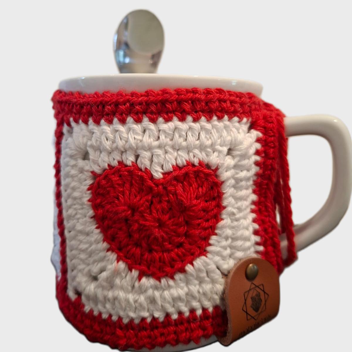 Caneca com proteção e base em Crochê.