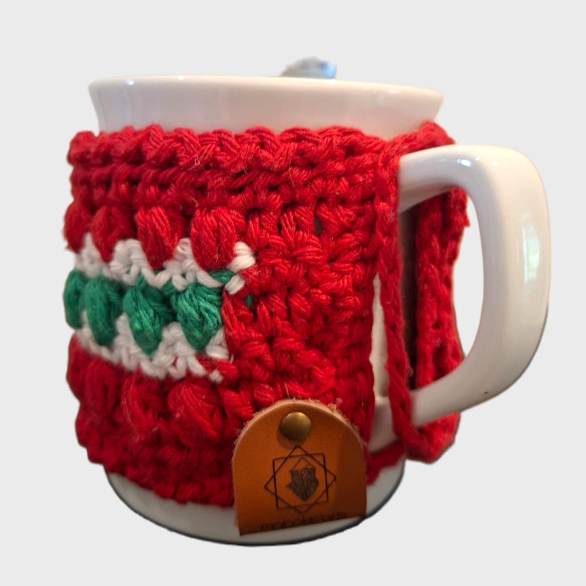 Caneca com proteção e base em Crochê.