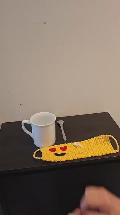 Caneca com proteção e base em Crochê.