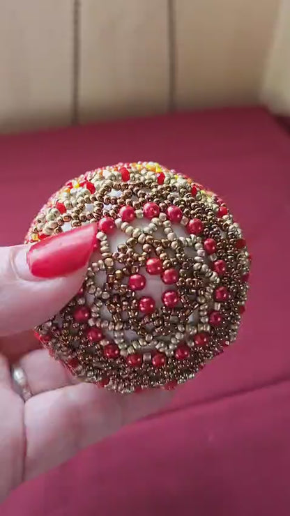 Bola de Natal Artesanal em Missangas - Tons Amarelo, Laranja e Vermelho